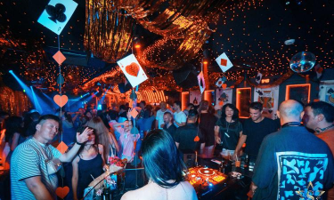 酒吧玩什么游戏，聚会不冷场，气氛更热闹