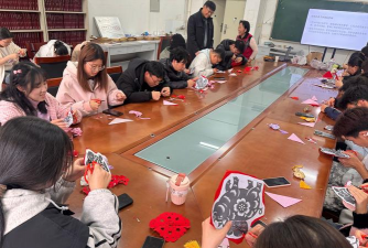 心理课剪纸游戏怎么玩，掌握核心步骤，提升课堂互动效果