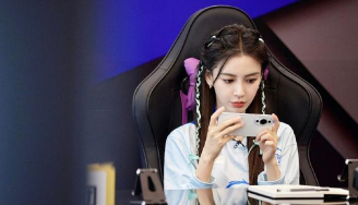 杨颖玩的什么游戏，明星同款推荐，休闲娱乐选择